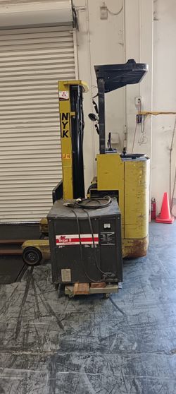 Electric fork lift