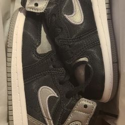 4C JORDAN 1S BRAND NEW