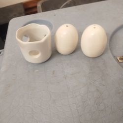 Three piece salt and pepper shaker in a candle holder five bucks pick up only 865 Ellsworth avenue Columbus Ohio 43206 right off the East Livingston a