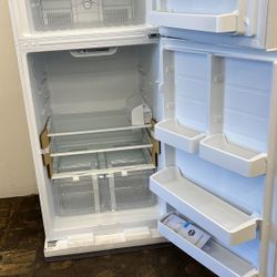 TOP FREEZER 18 CU REFRIGERATOR NEW U6 