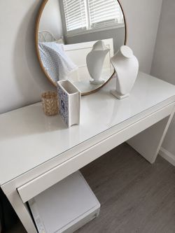 IKEA WHITE DESK ALMOST NEW