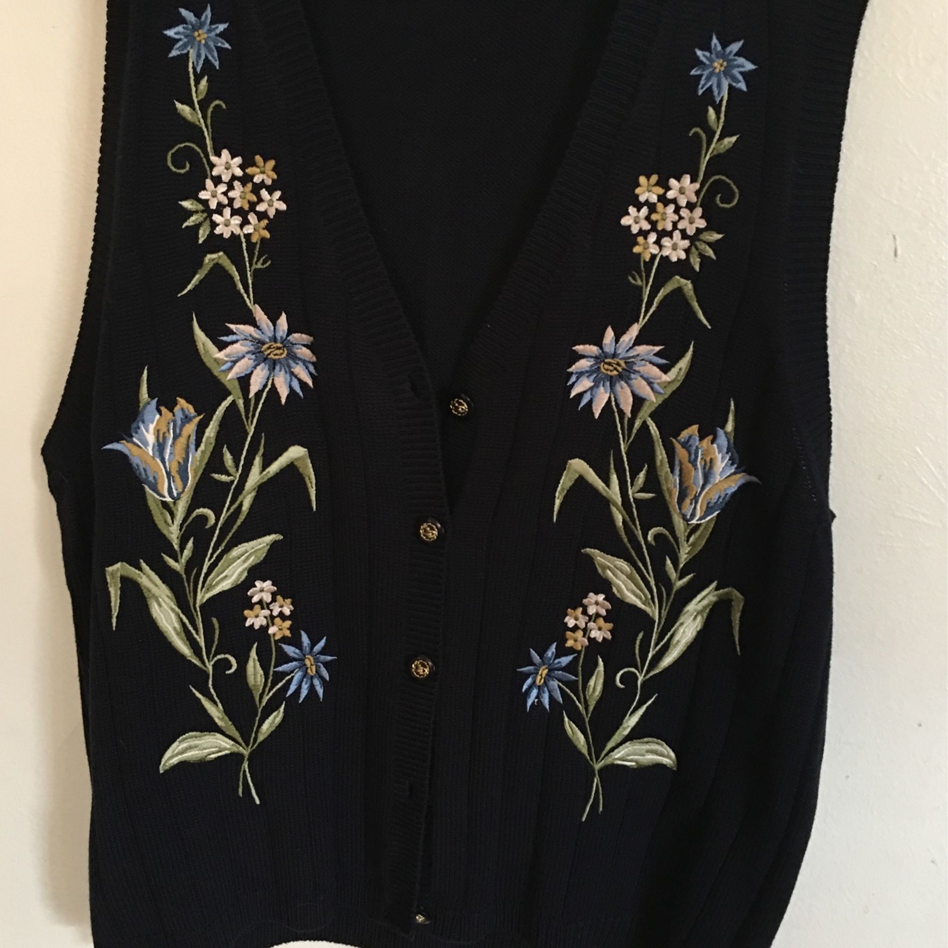 Ladies sweater vest, Alfred Dunner size large