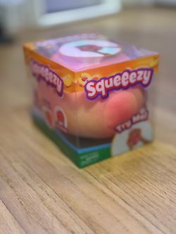 Squeeezy peach squishy toy