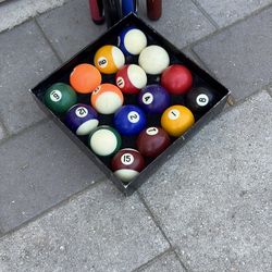 5 Pool Sticks and balls