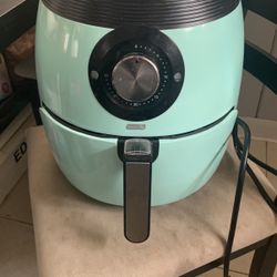 Dash  Deluxe Electric Air Fryer + Oven Cooker with Temperature Control, Non-stick Fry Basket, Recipe Guide + Auto Shut Off Feat