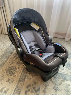 Graco snugride 35 lite dlx car seat.