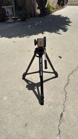 Velbon Stratos 470 Tripod with carrying bag