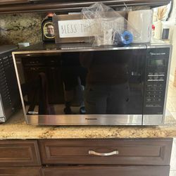 Panasonic Microwave 2.2 Cu. ft NN-SN95HS