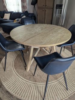 Round Dining Table with 4 Chairs