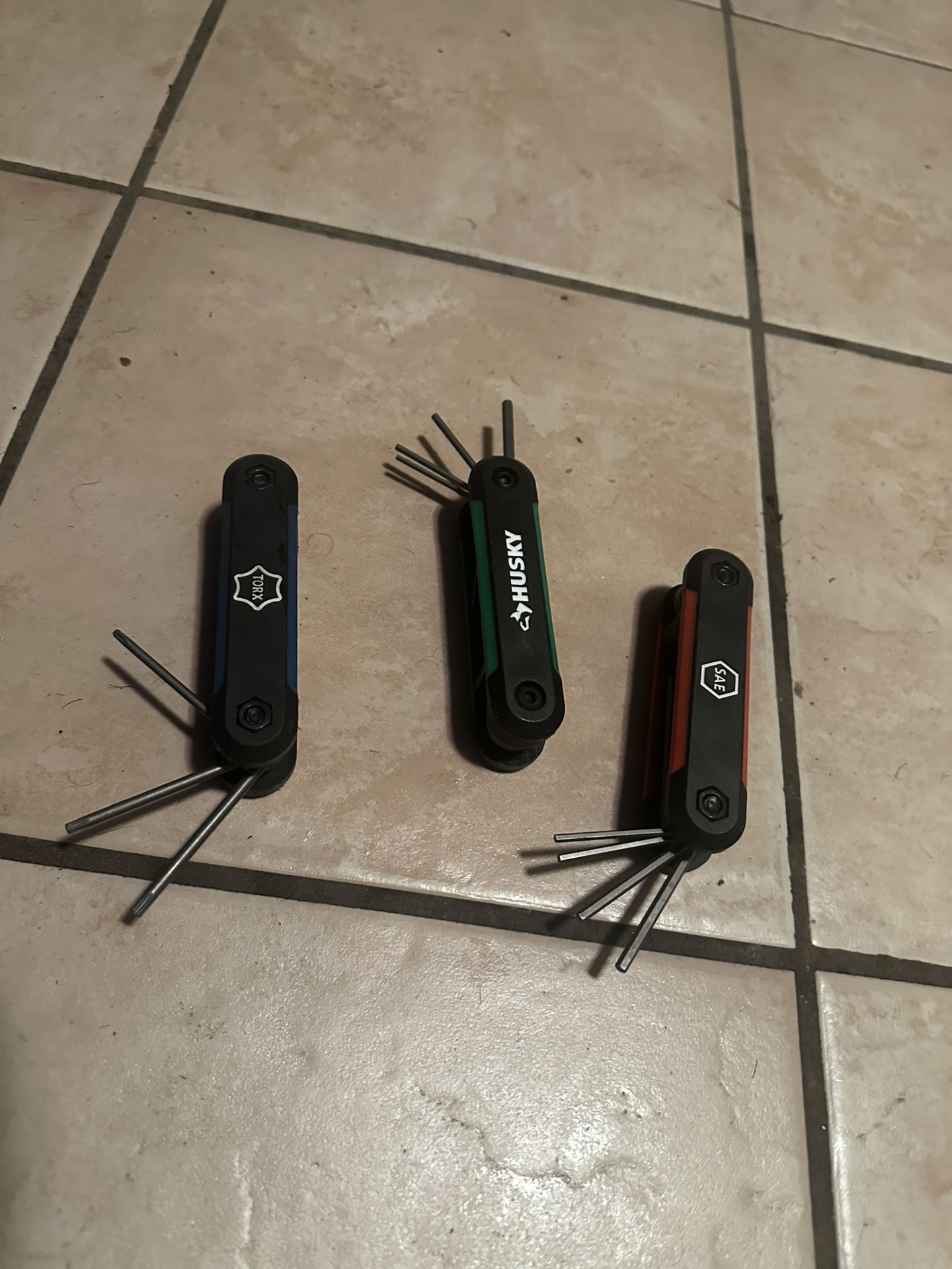 Husky Folding Key Set.