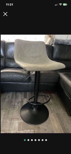 selling this single ( only 1 ) Bar Stools & Counter Stools selling this brand new chair less than half only $60 