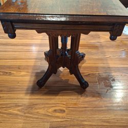 Antique Walnut Parlor Table End Table Excellent Condition 