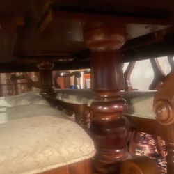 Hard Wood   Dining Rm Table And Chairs 