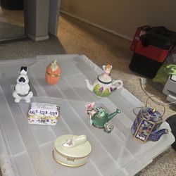 7 collectible trinkets  boxes