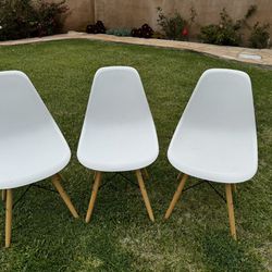 Three Chairs ，Flash Furniture Elon Series White Plastic Chair with Wooden Legs