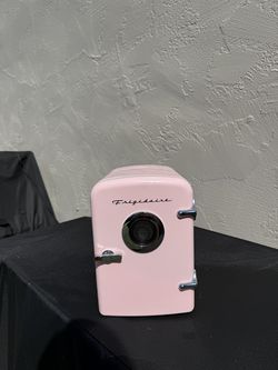 Frigidaire, Mini Fridge with Bluetooth speaker , pink