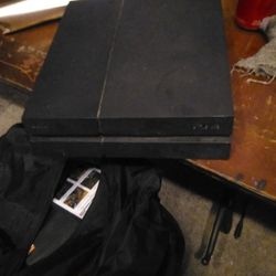 PlayStation 4 With 80 Games 