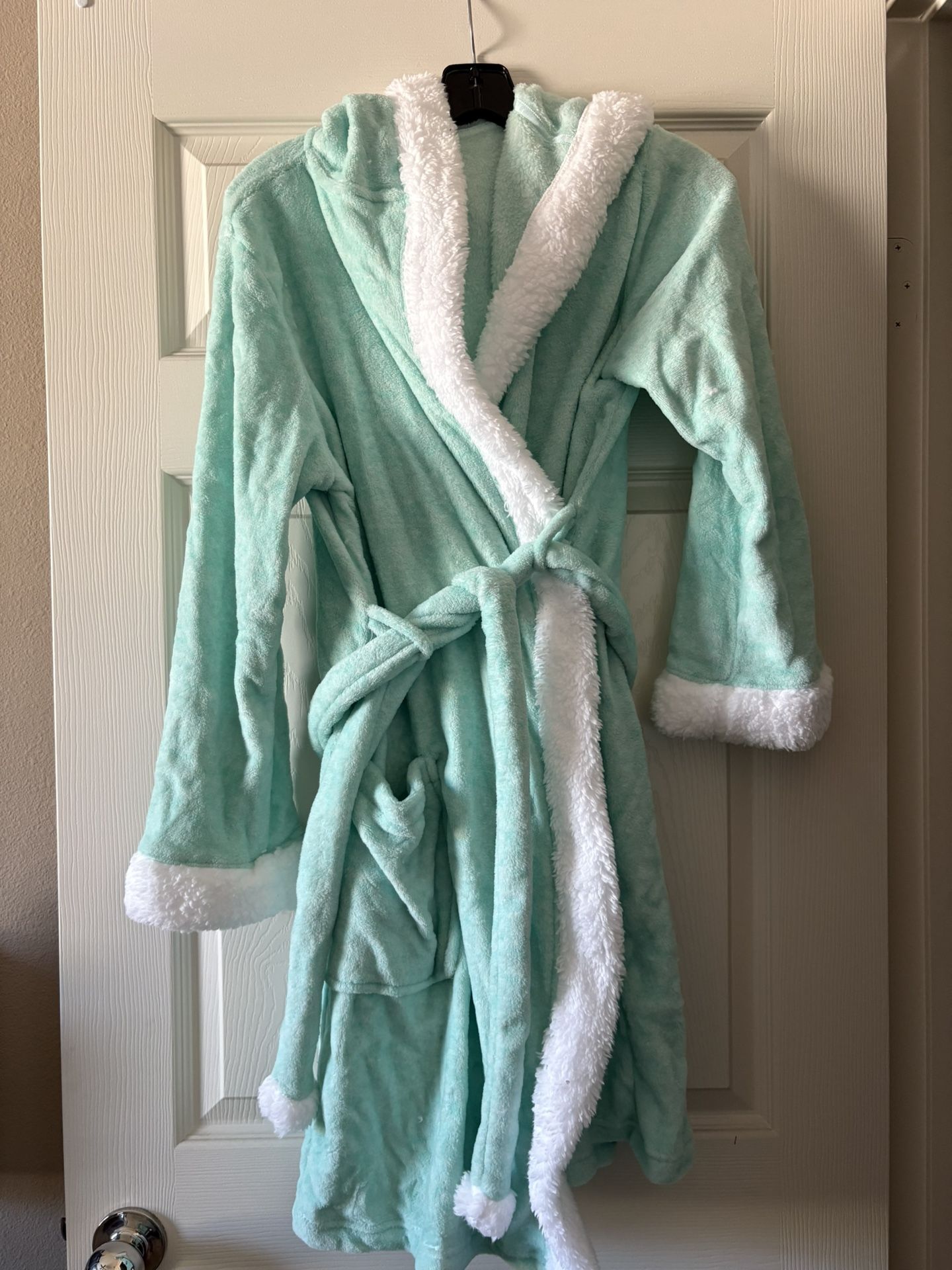 Women’s/Juniors Robe (Size S/M)