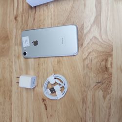 IPHONE 7**32GB FACTORY UNLOCK ANY SIM 