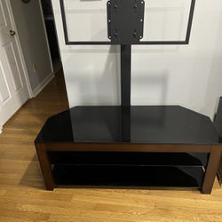 TV Table With a TV Mount