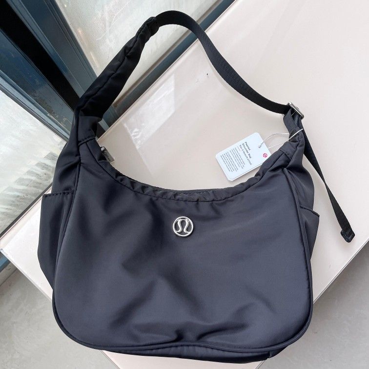 Black versatile shoulder bag