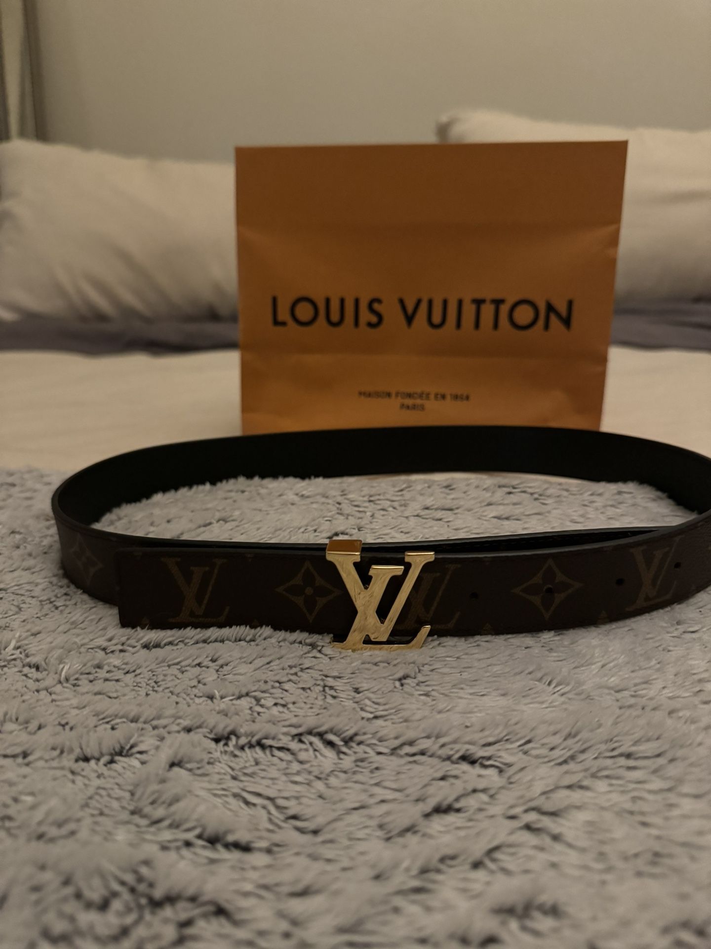 Louis Vuitton Reversible Belt W/ Authentication  Documents 