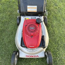 Lawnmower Honda HRR216 Gas Lawn Mower Self Propelled 