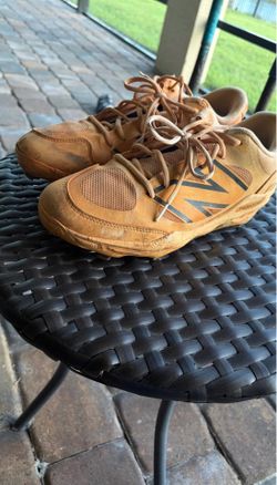 White Mens Size M 9.5 New Balance