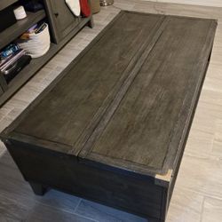 Rustic Lift-Top Coffee Table with Storage Drawer – Great Condition