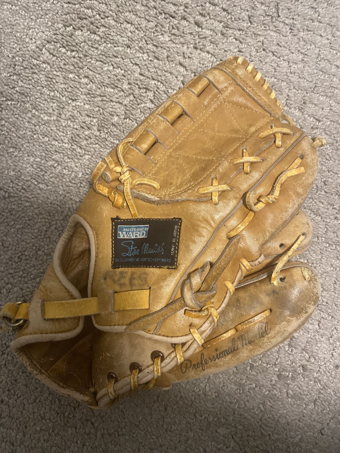 Vintage Baseball Glove RHT