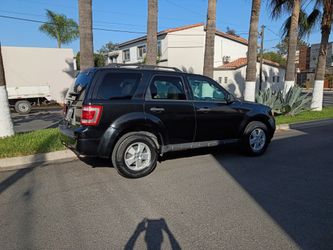 2011 Ford escape clean title