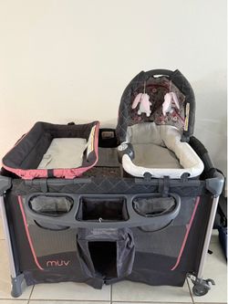 Pack and play with bassinet