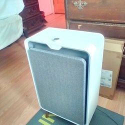 BISSEL Air320, Looks And Runs New. Very Clean