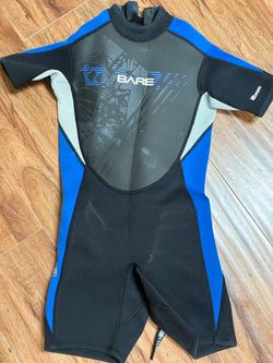 BARE wetsuit. 2mm 8 yr old