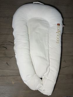 Used White Dockatot Deluxe With Extra White Cover