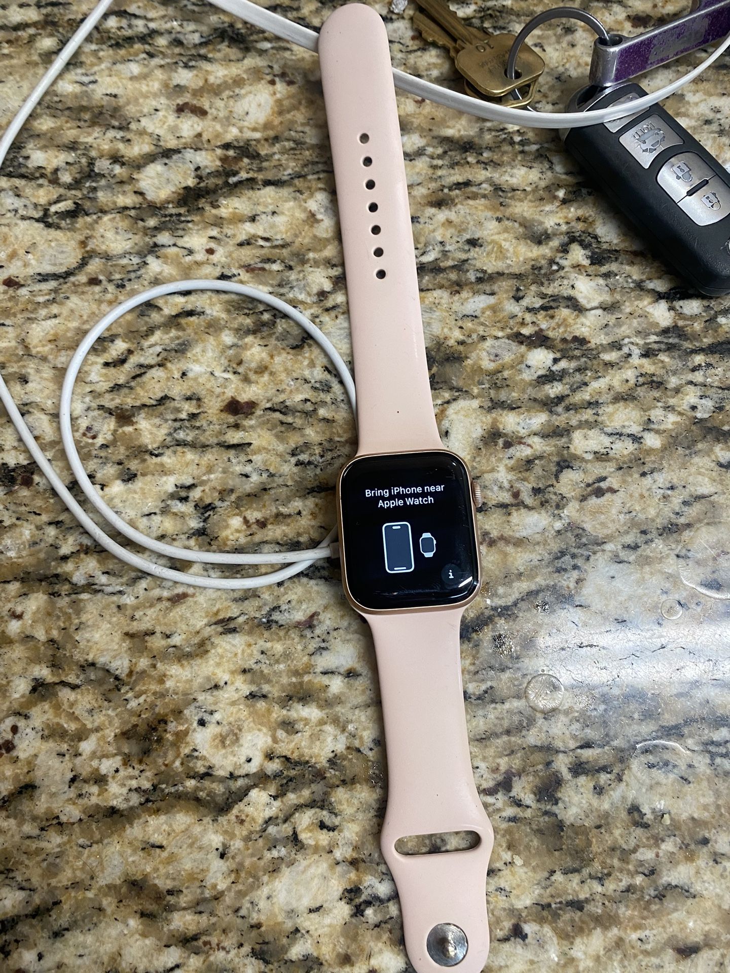 Apple Watch 5 W/ Charger