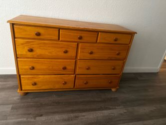 Dresser drawer in excellent condition