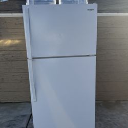 Apartment Size Whirlpool Refrigerator – Works Great