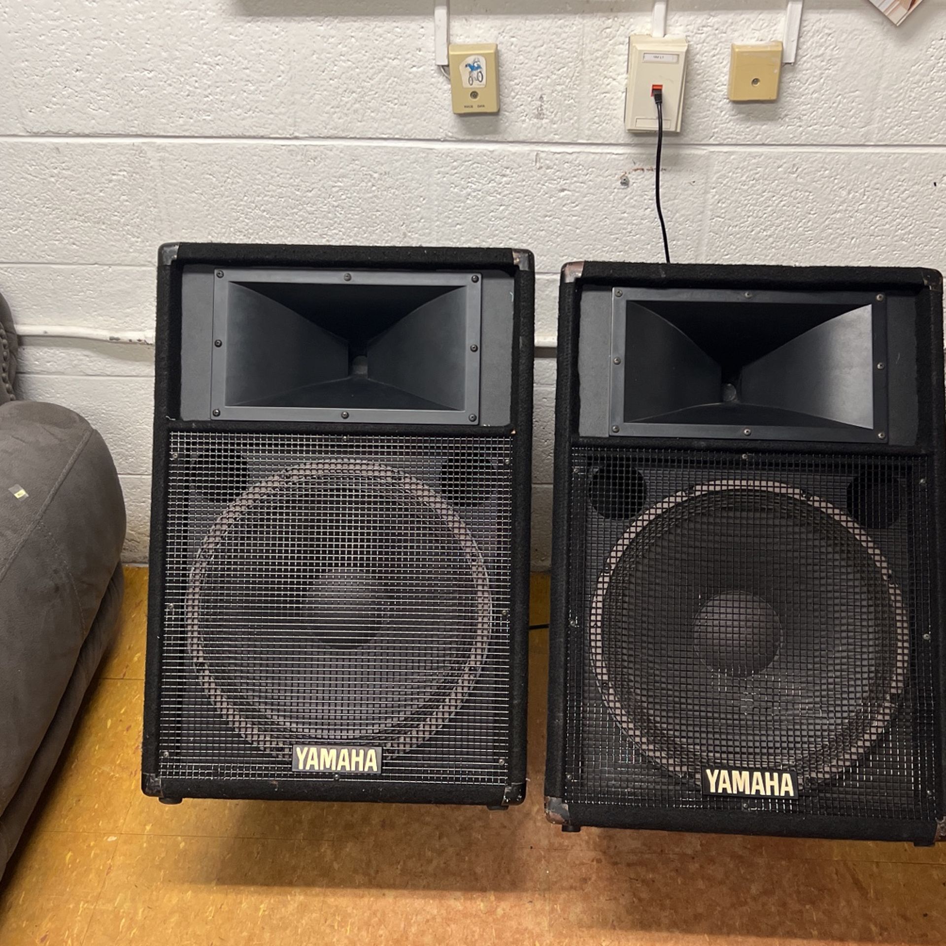 Yamaha S115V 1000W 15 inch Passive Speaker (PAIR)
