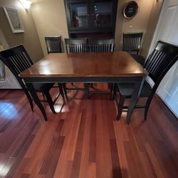 Dining Room Table And Chairs W built In Leaf  And China 