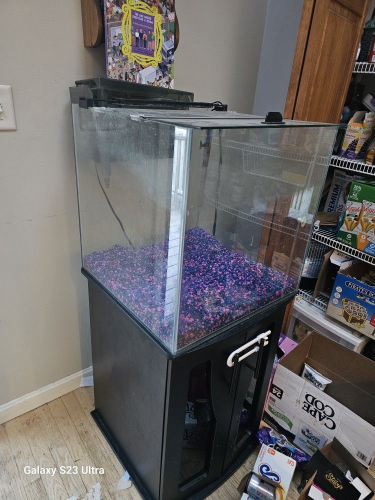FISHTANK 35 GALLON CUBE
