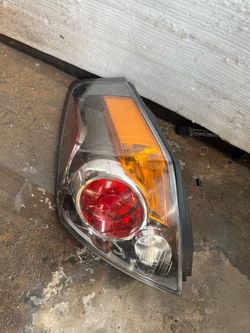 2007-2012 Nissan Altima Taillight Left Driver Side used