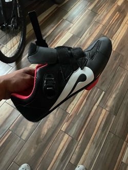 Clip in shoes (8.5-9)
