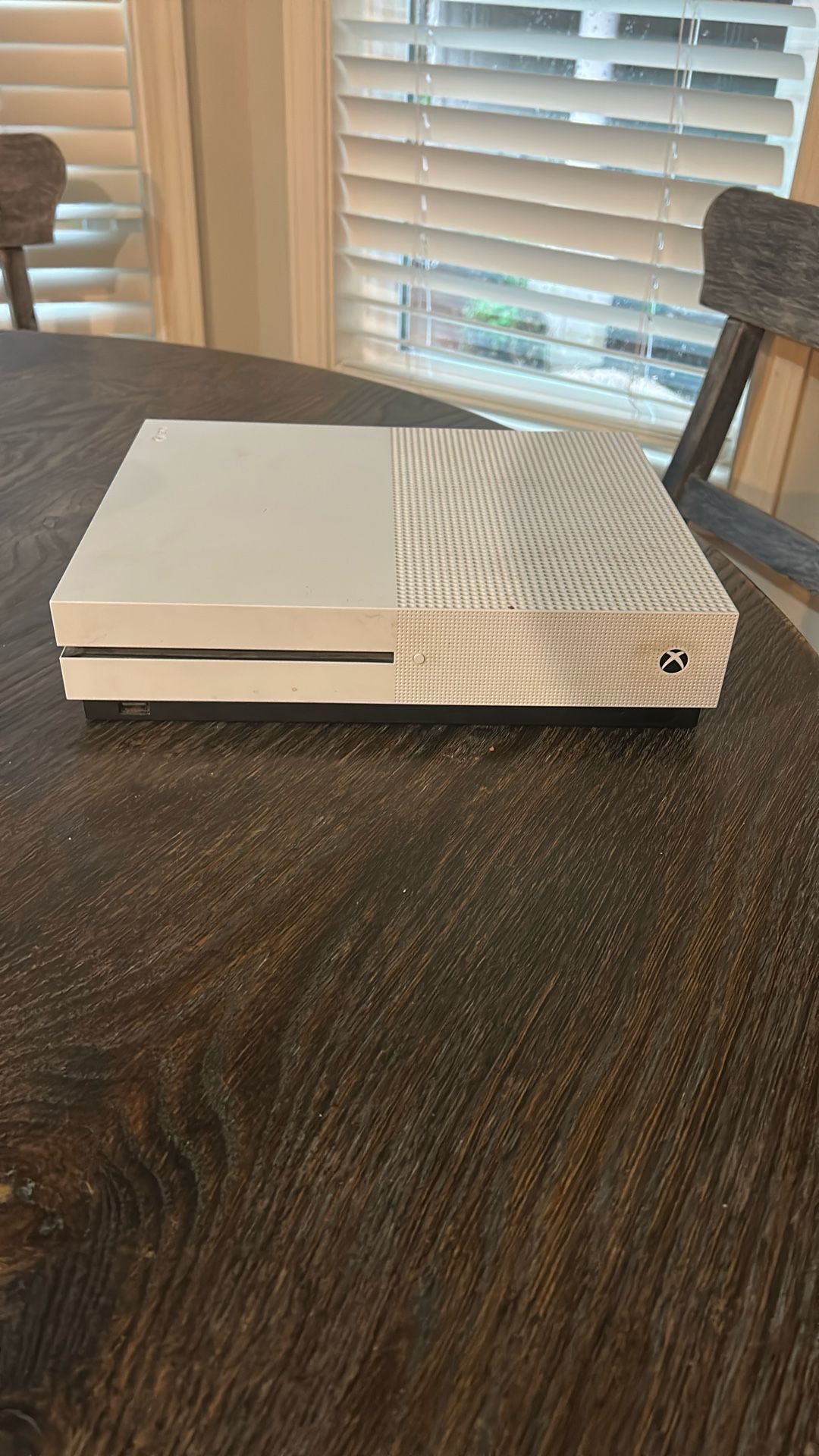 Xbox One S. 500 GB, Model 1681- All White 