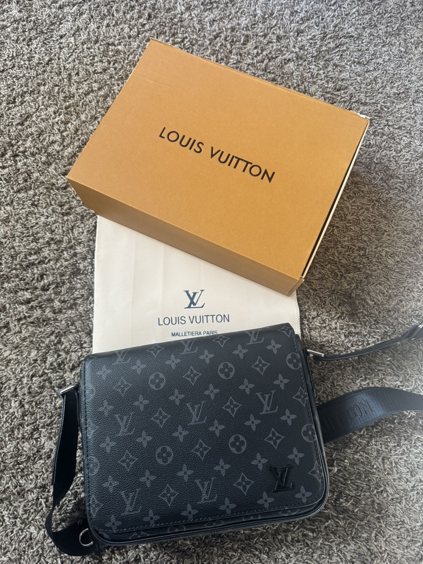 Louis Vuitton Messenger Bag