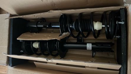 2001-2006 Ford Escape XLT 6-Cylinder front and back suspension struts and shocks combo unit