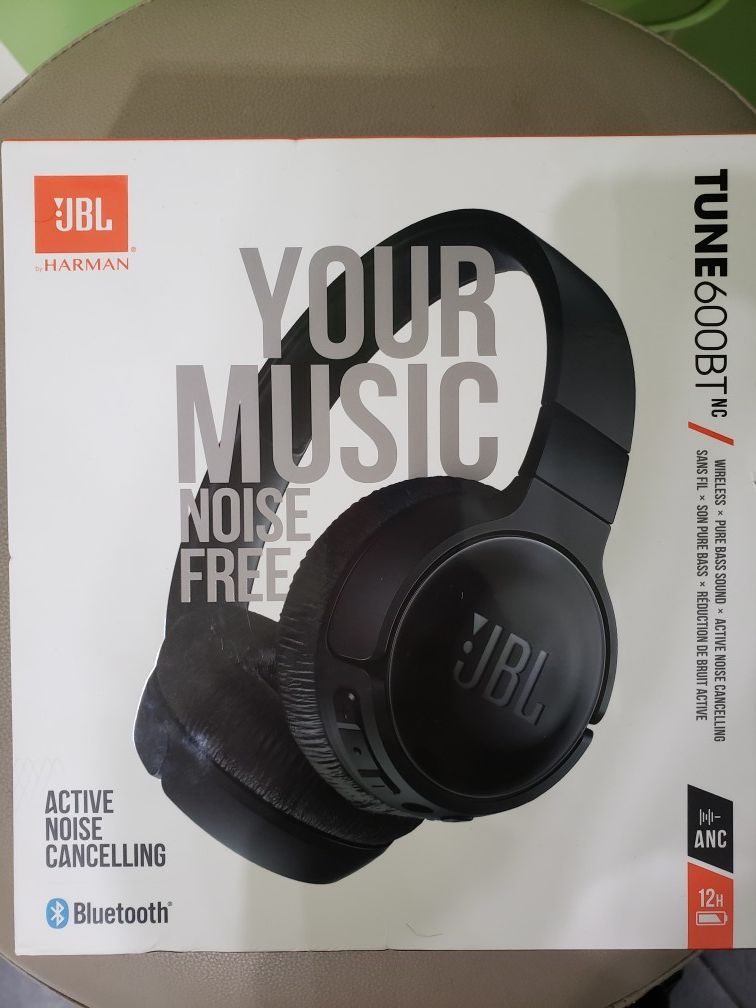 JBL wireless bluetooth headphones 600BT Brand New