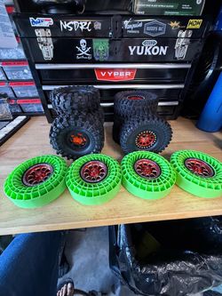 Proline 1.9 Tires and Beadlock Wheels