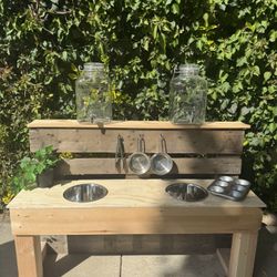 Kid mud kitchen