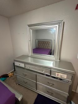 Bedroom set